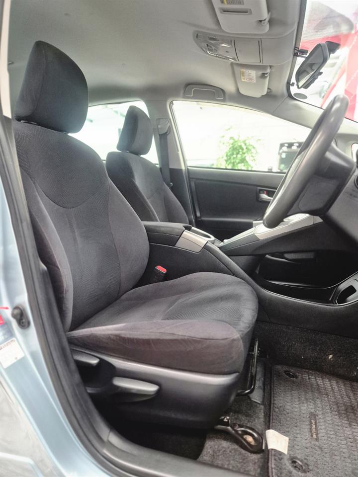 2015 Toyota Prius thumbnail