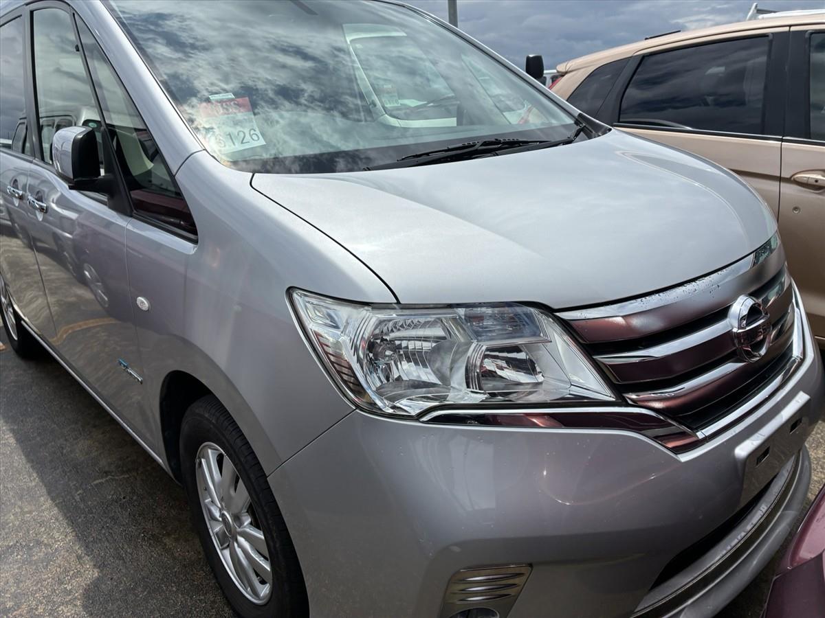 2013 Nissan Serena thumbnail