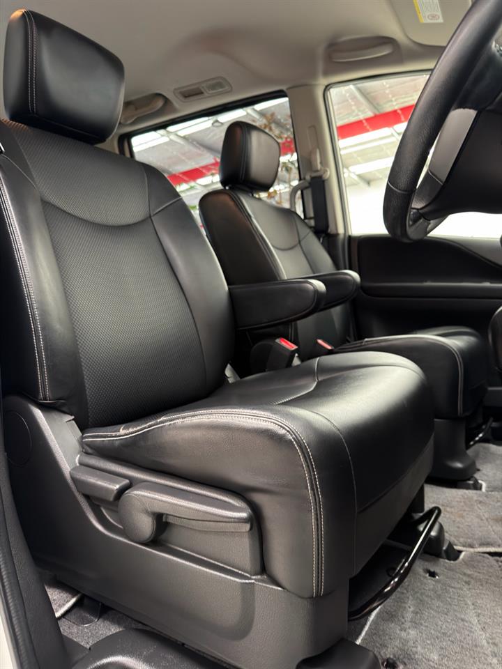 2013 Nissan Serena thumbnail