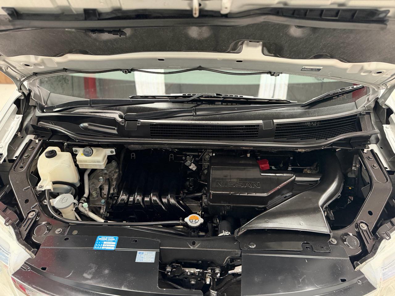 2013 Nissan Serena thumbnail