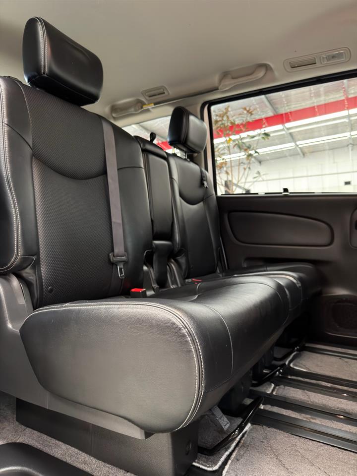 2013 Nissan Serena thumbnail