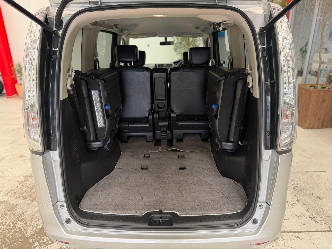 2013 Nissan Serena thumbnail