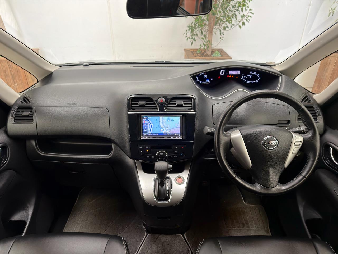 2013 Nissan Serena thumbnail