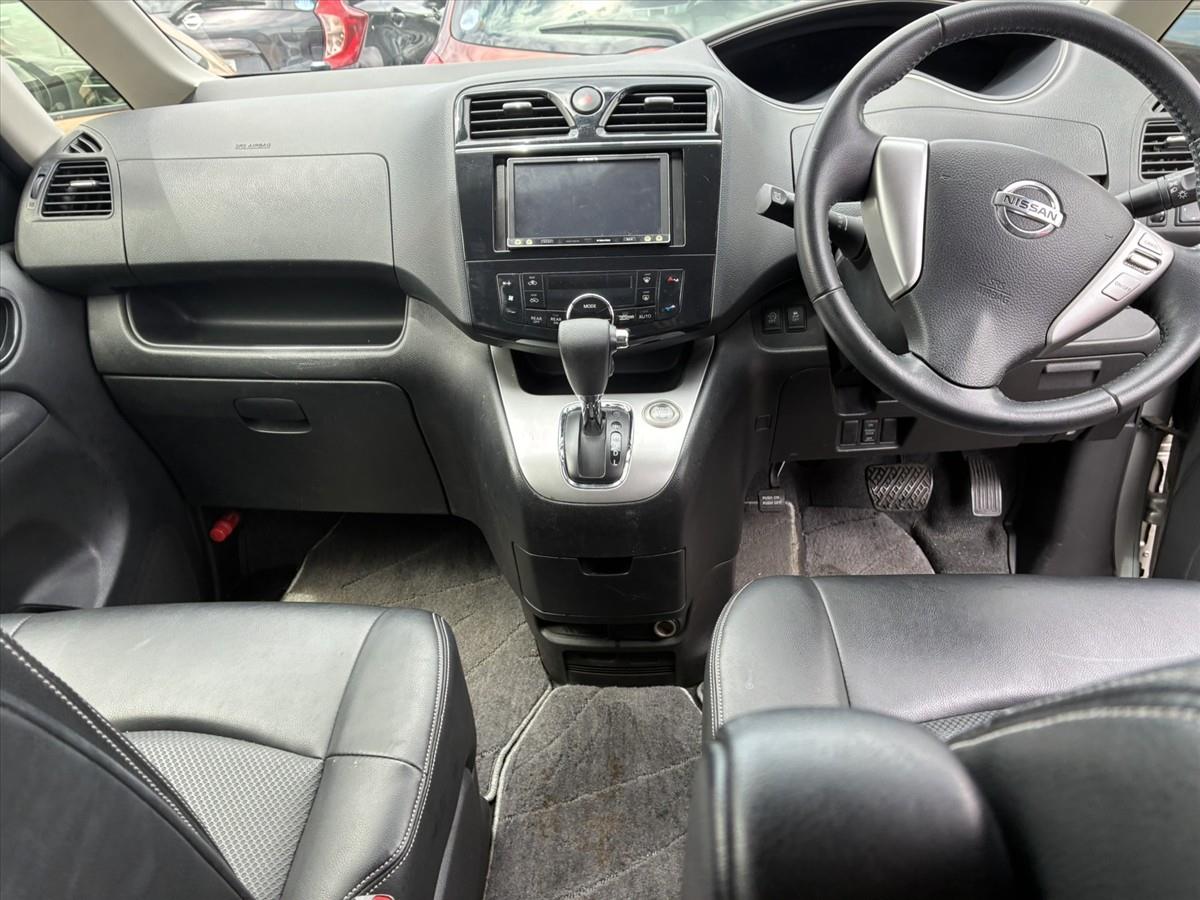 2013 Nissan Serena thumbnail