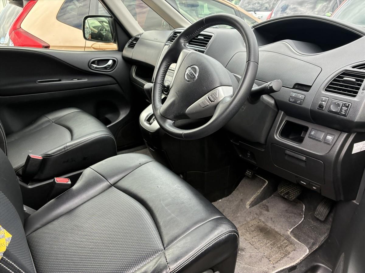2013 Nissan Serena thumbnail