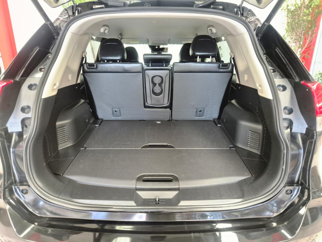 2017 Nissan X-Trail thumbnail