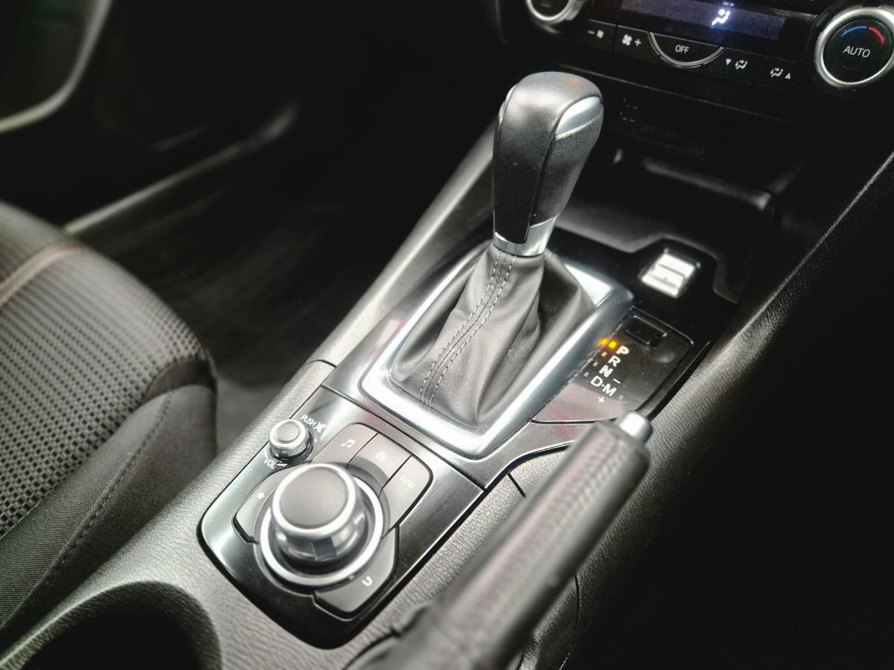 2017 Mazda AXELA thumbnail
