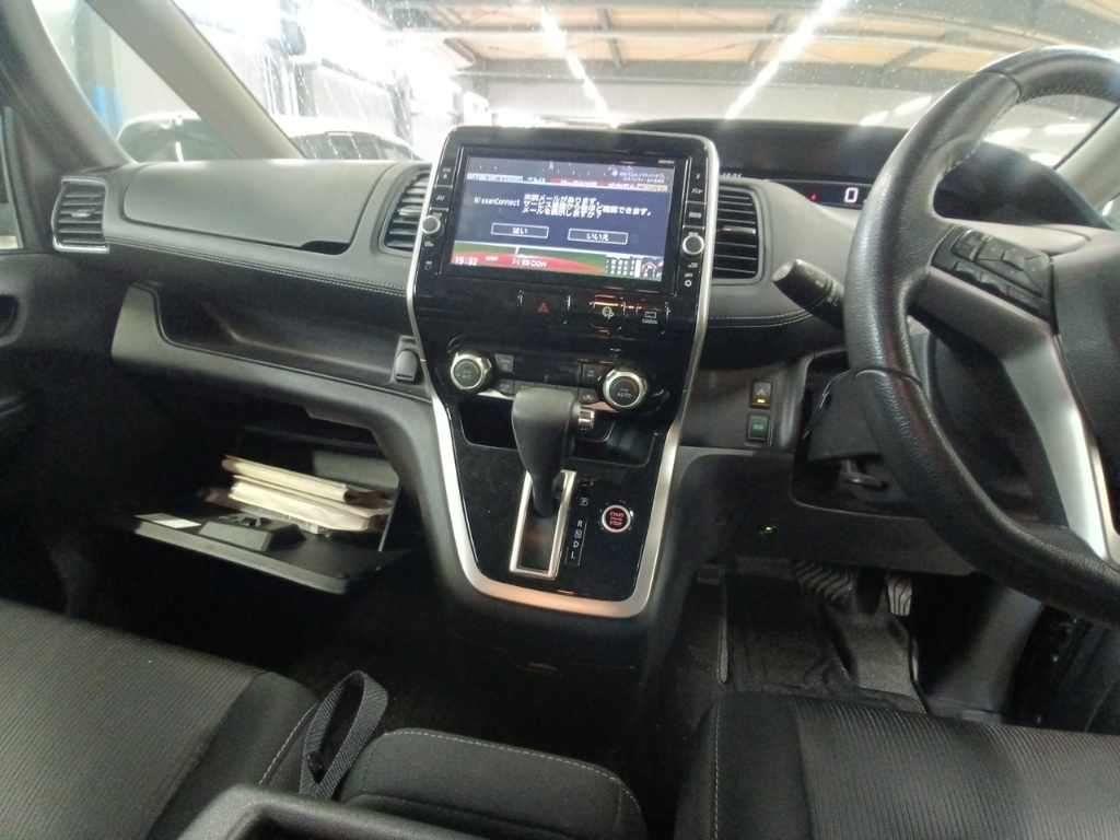 2019 Nissan Serena thumbnail
