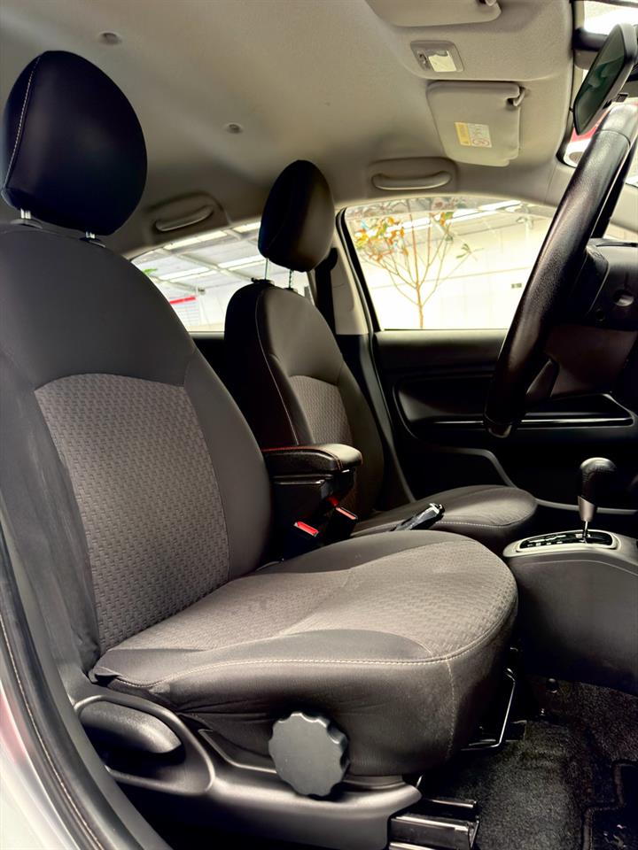 2016 Mitsubishi MIRAGE thumbnail