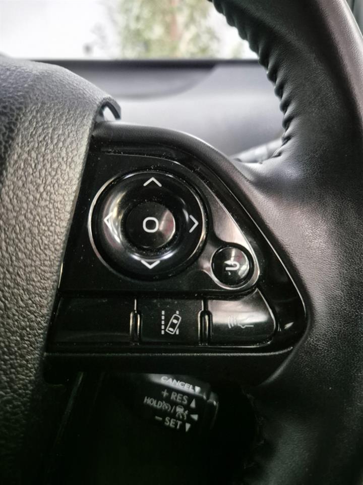 2019 Toyota Prius thumbnail