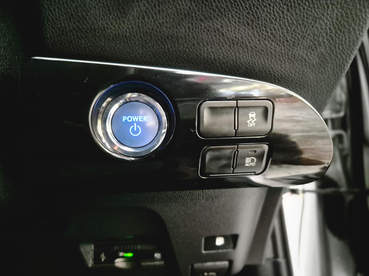 2019 Toyota Prius thumbnail