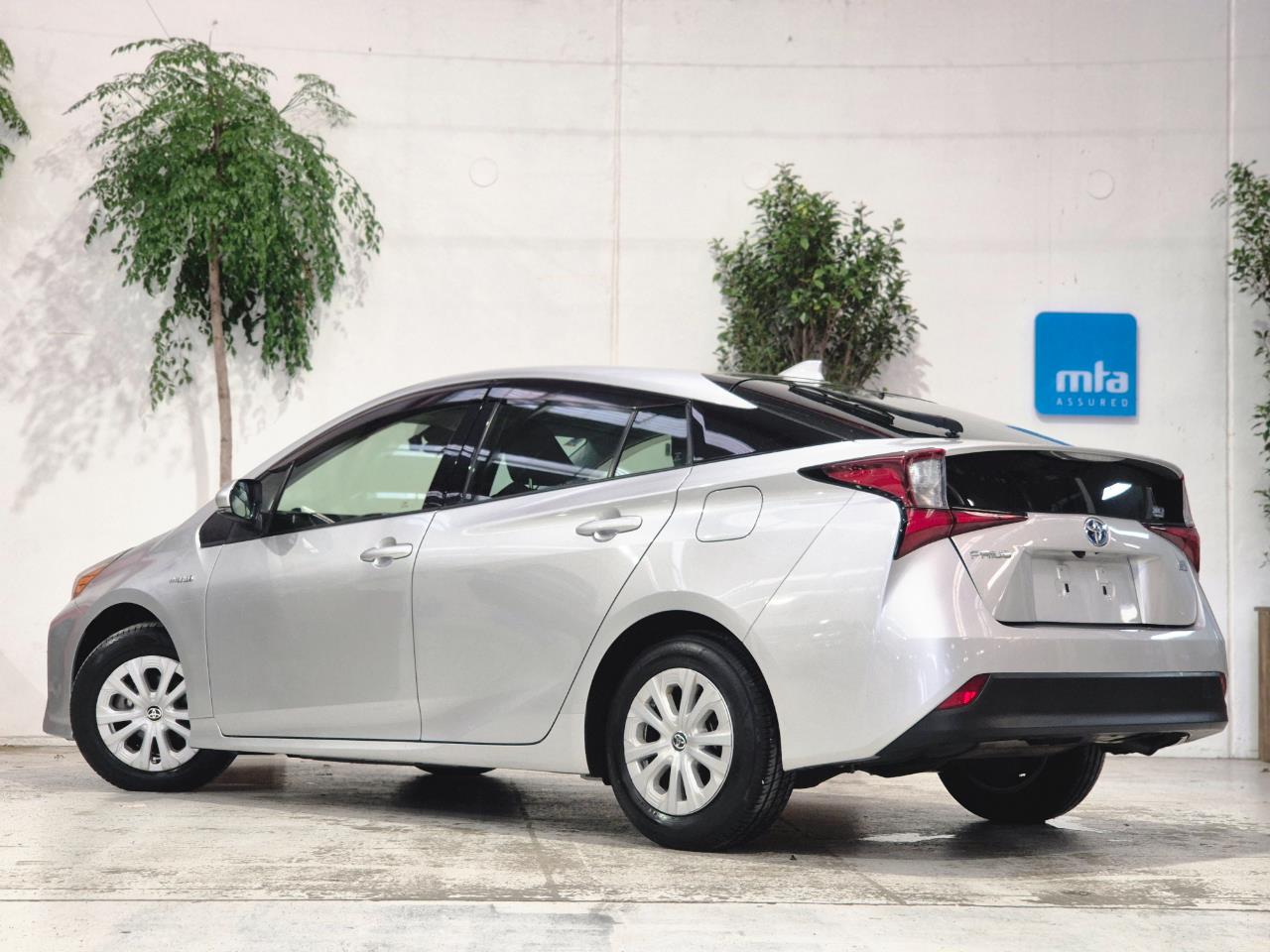 2019 Toyota Prius thumbnail