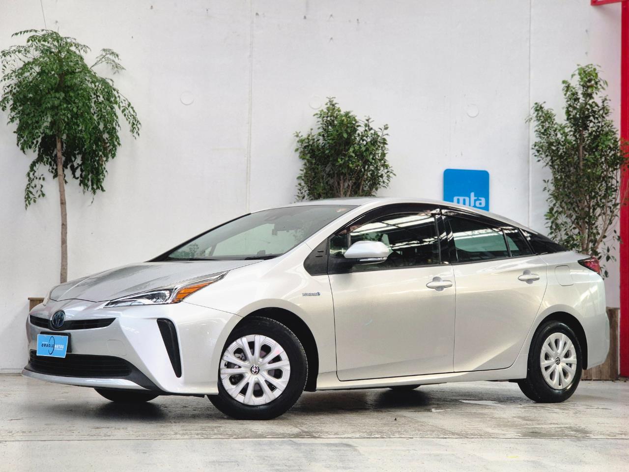 2019 Toyota Prius thumbnail