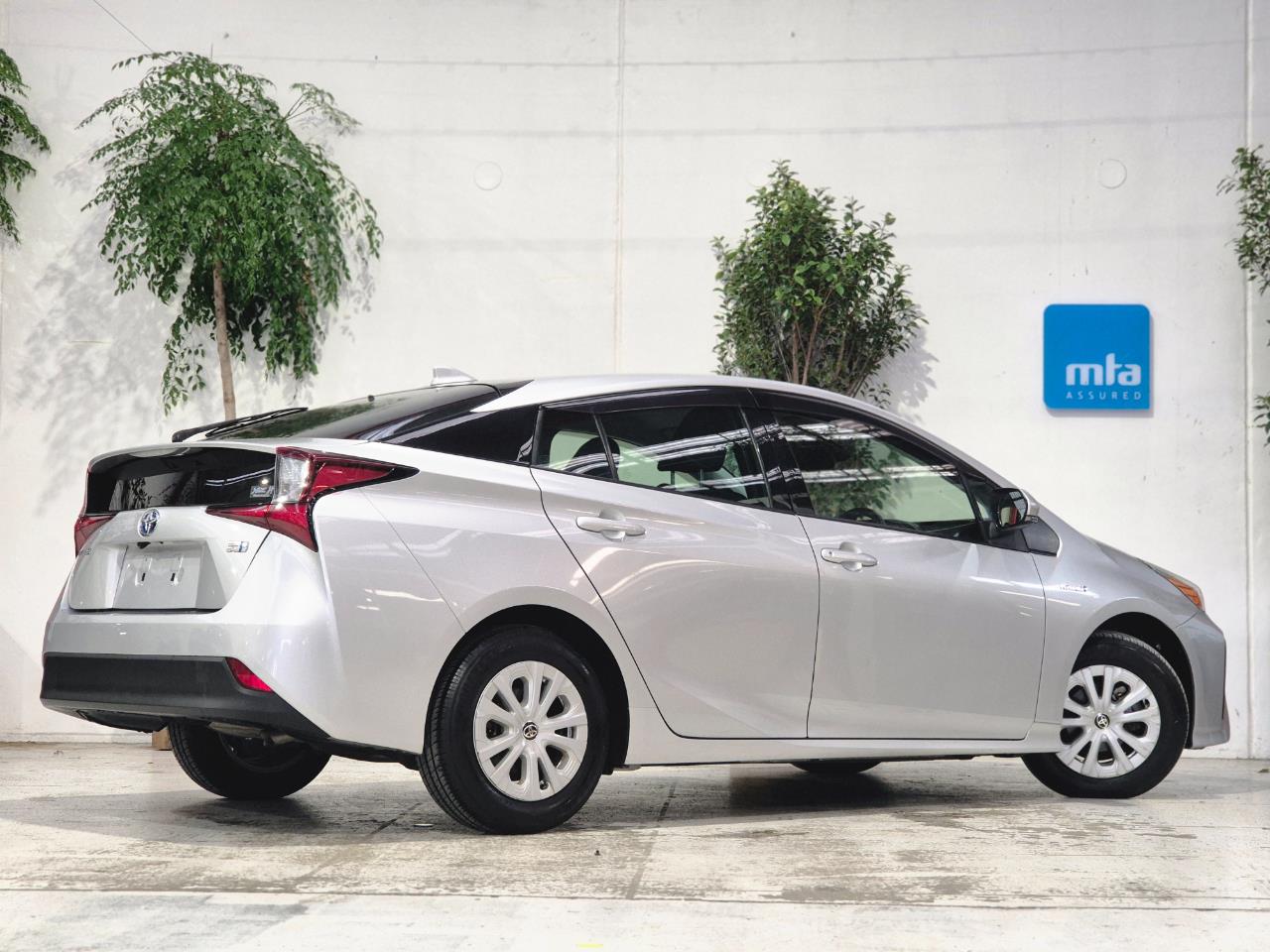 2019 Toyota Prius thumbnail