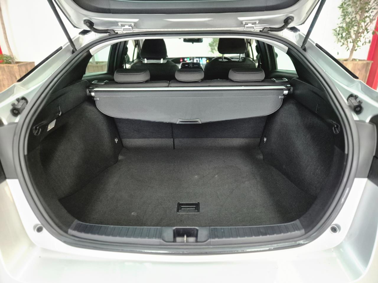 2019 Toyota Prius thumbnail