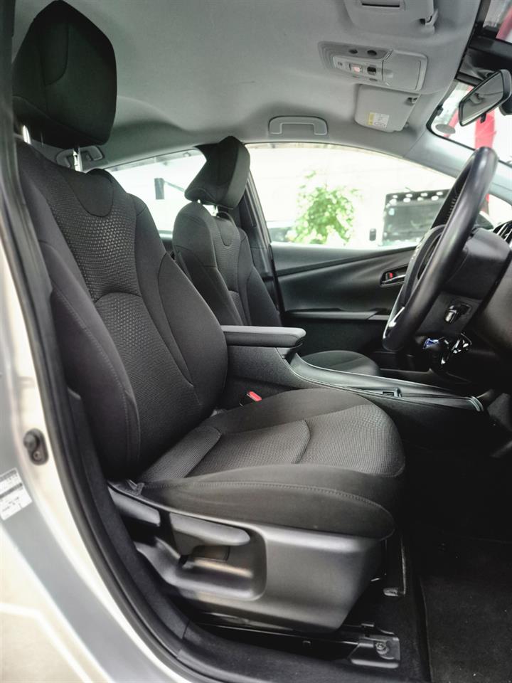 2019 Toyota Prius thumbnail