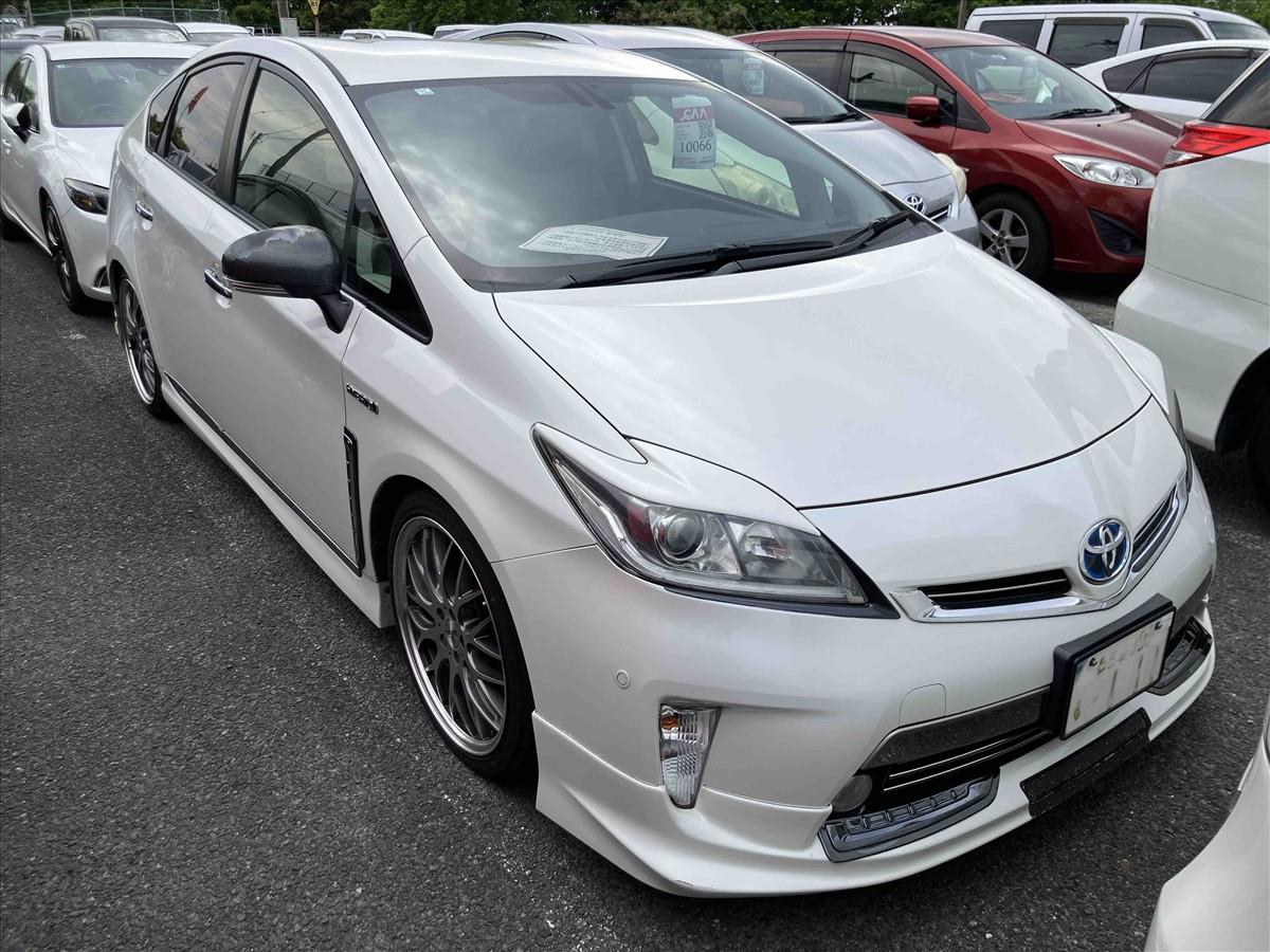 2013 Toyota Prius thumbnail