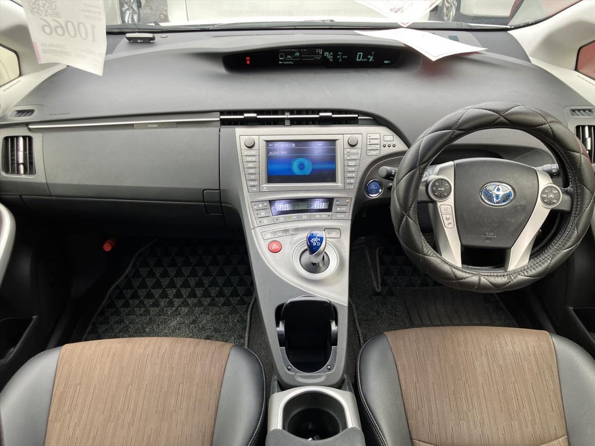 2013 Toyota Prius thumbnail