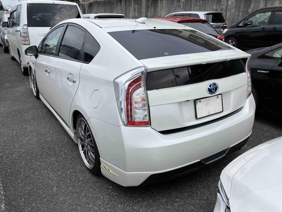 2013 Toyota Prius thumbnail