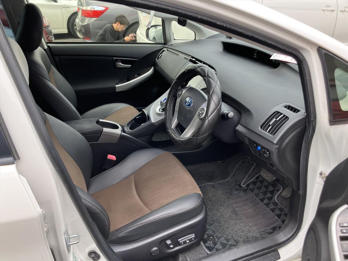 2013 Toyota Prius thumbnail