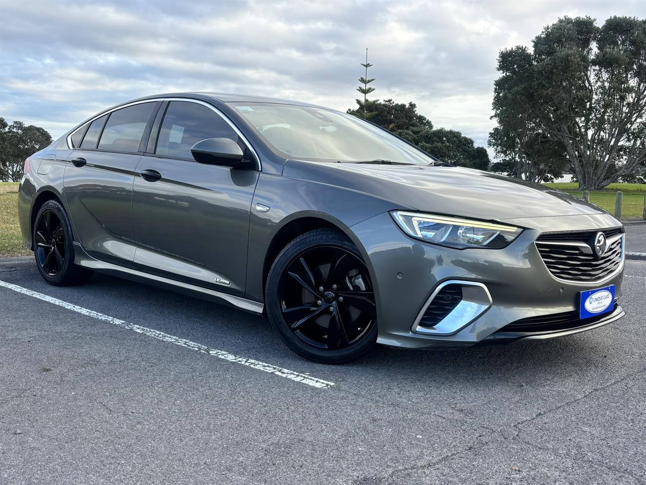 2018 Holden Commodore thumbnail
