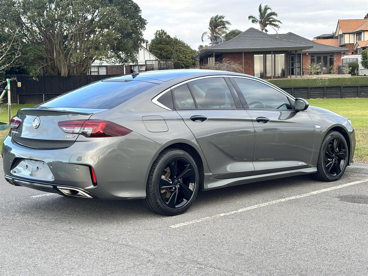 2018 Holden Commodore thumbnail