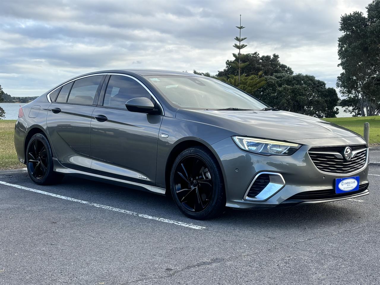 2018 Holden Commodore thumbnail