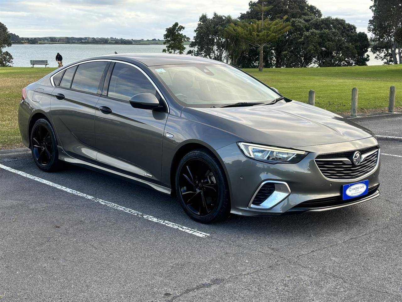 2018 Holden Commodore thumbnail