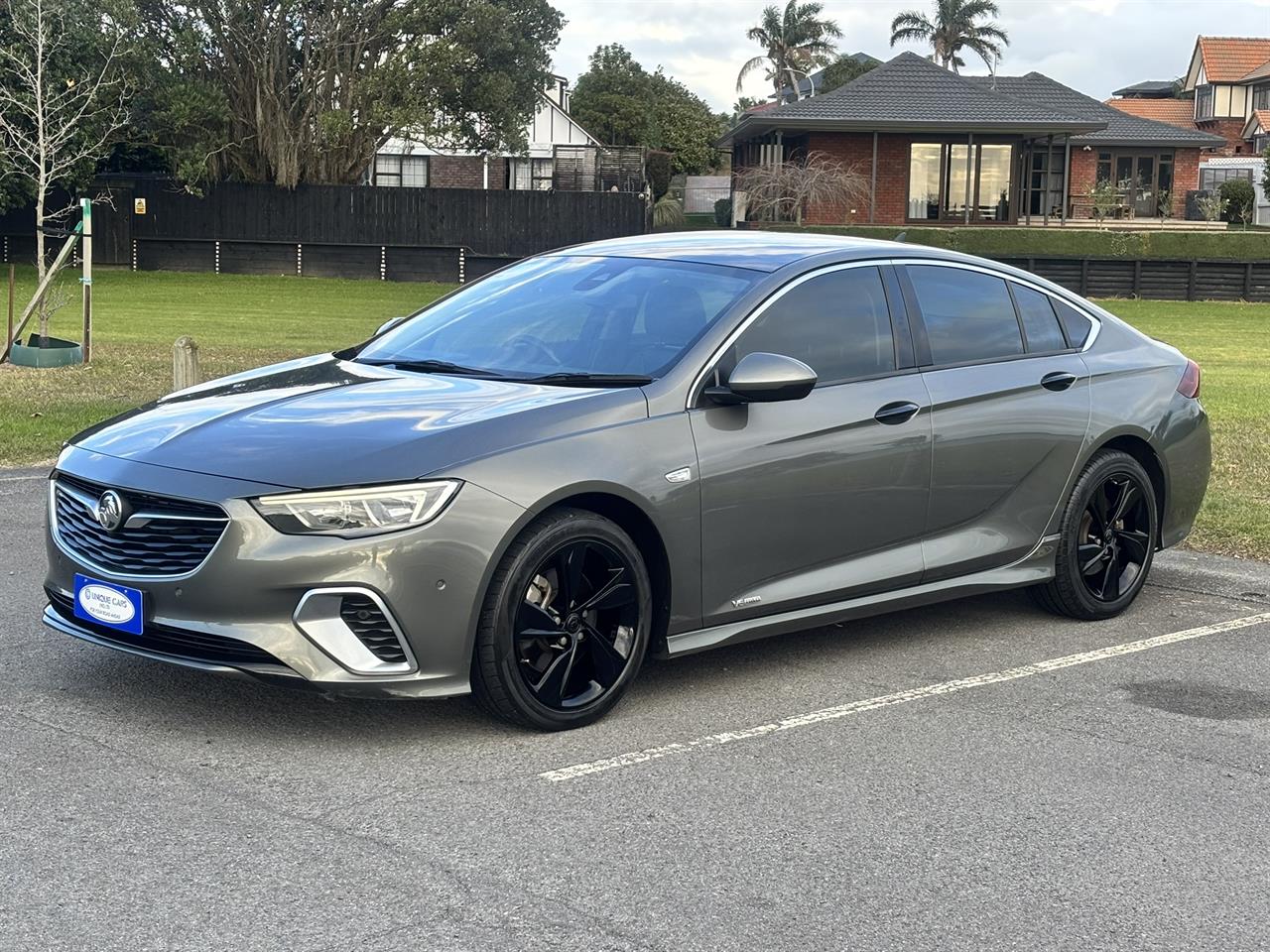 2018 Holden Commodore thumbnail