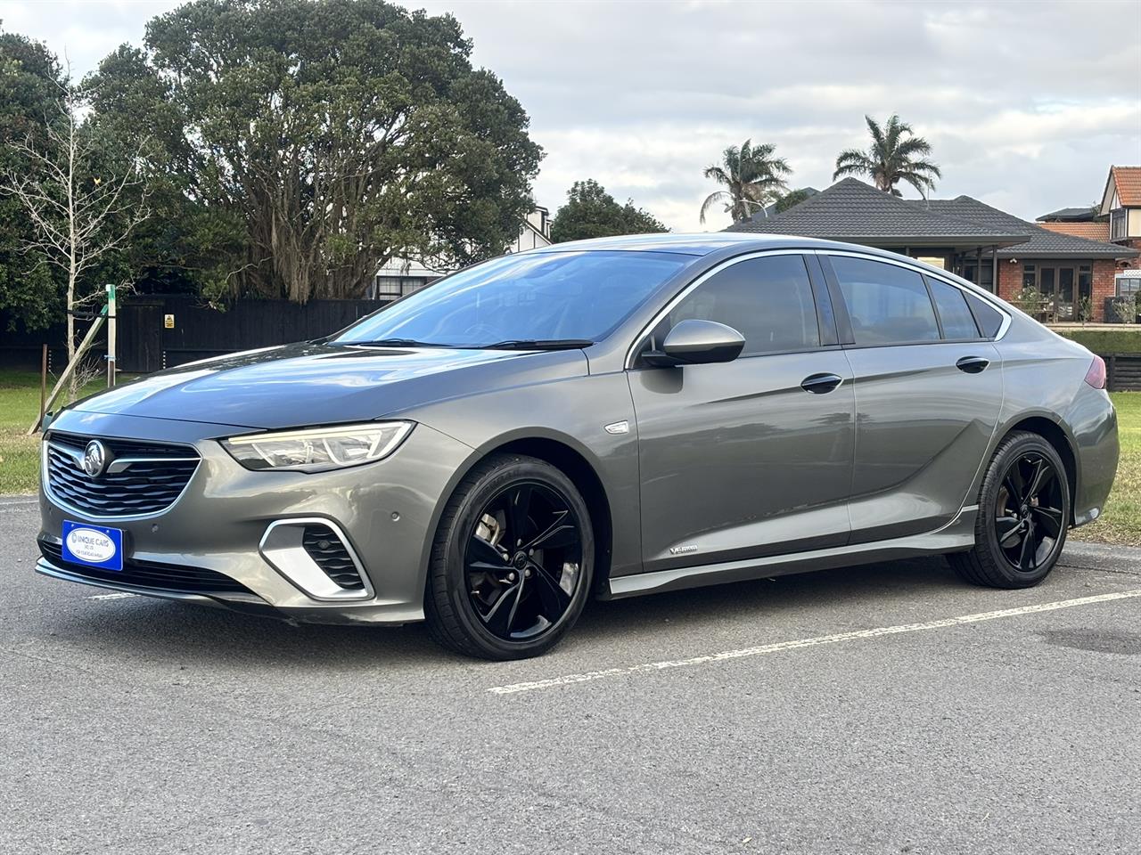 2018 Holden Commodore thumbnail