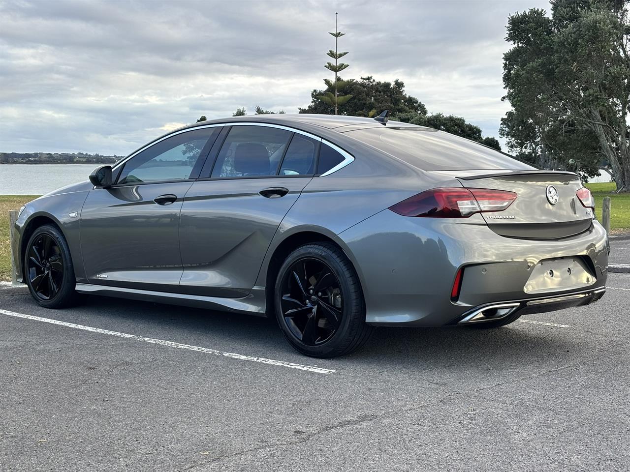 2018 Holden Commodore thumbnail