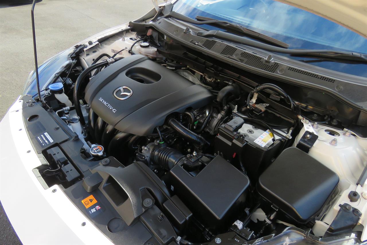 2020 Mazda 2 thumbnail