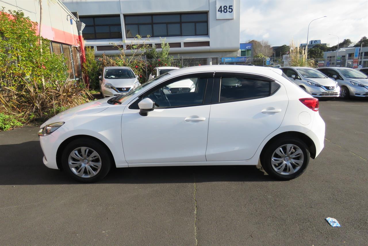 2020 Mazda 2 thumbnail