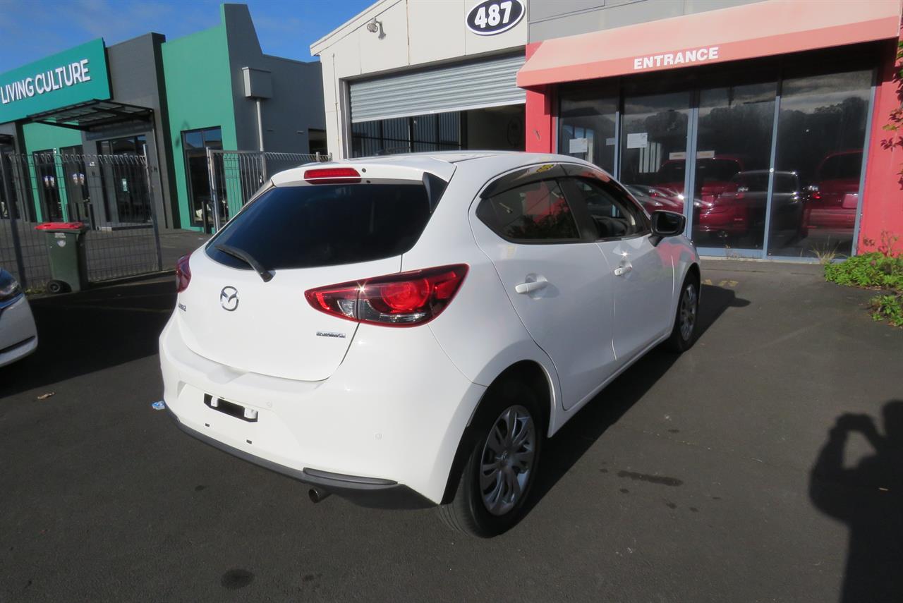 2020 Mazda 2 thumbnail