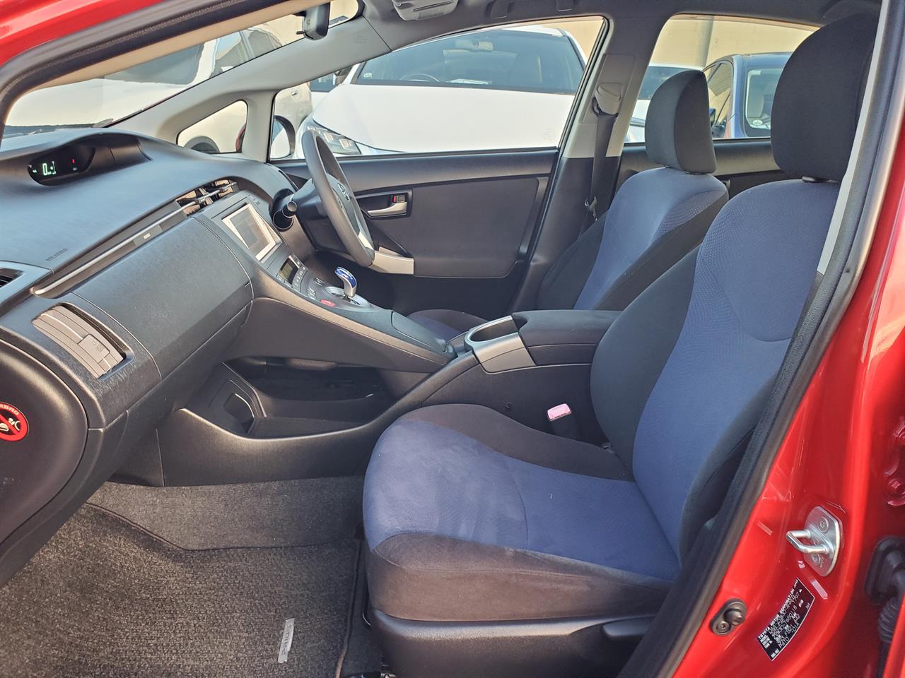 2013 Toyota Prius thumbnail