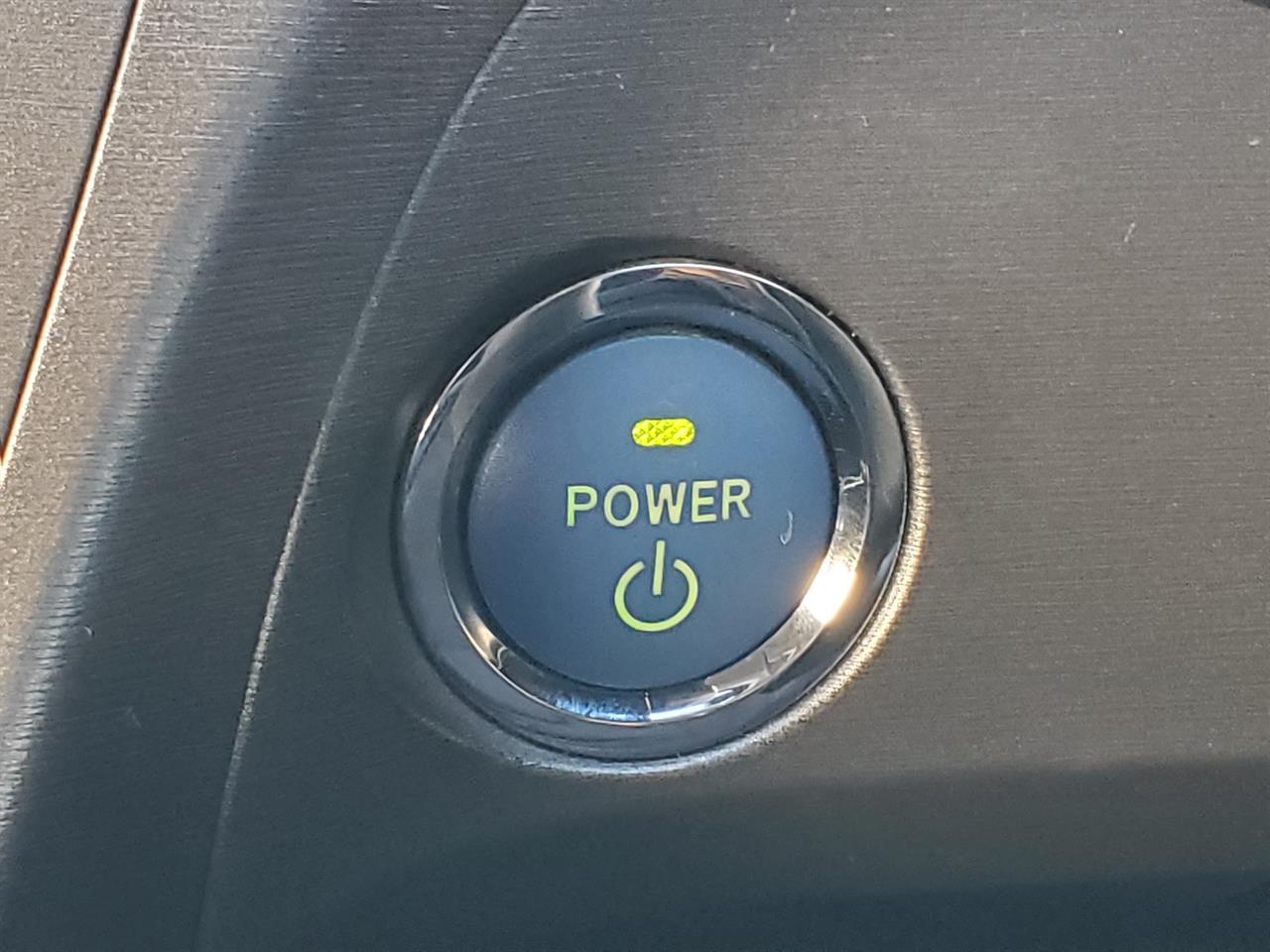 2013 Toyota Prius thumbnail