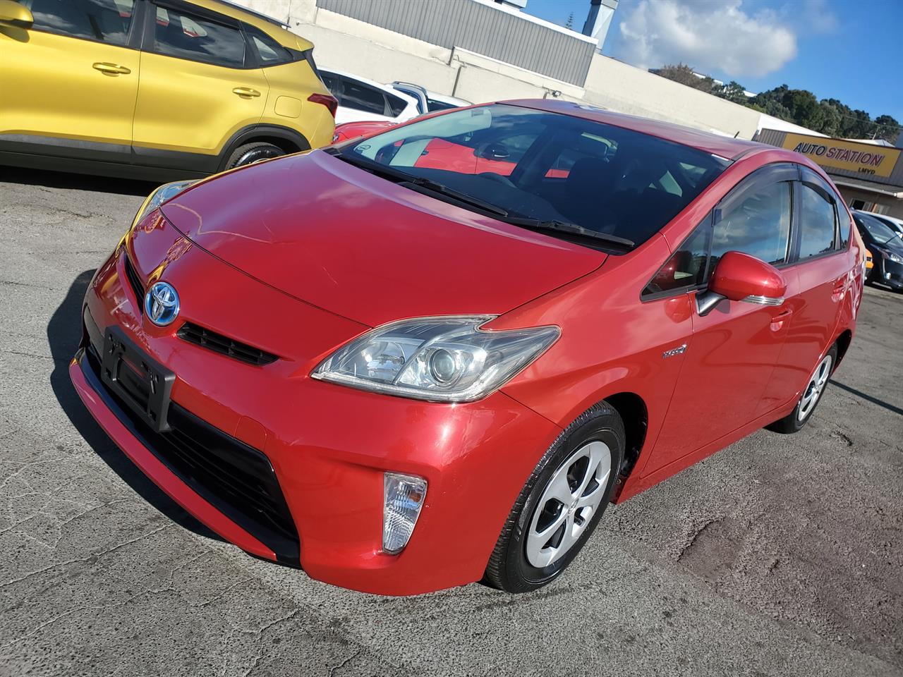 2013 Toyota Prius thumbnail