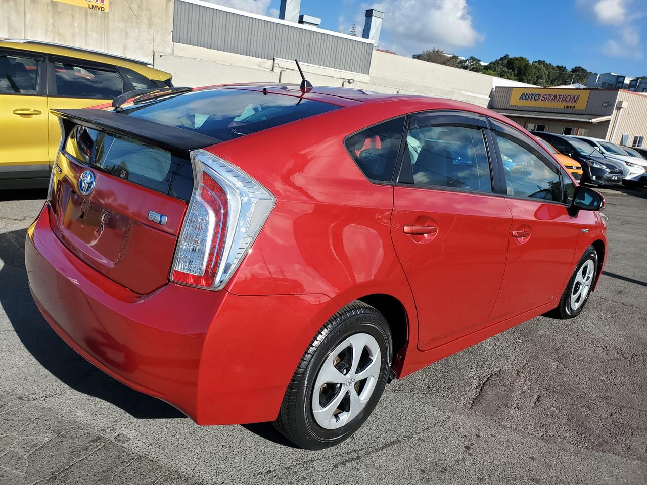 2013 Toyota Prius thumbnail