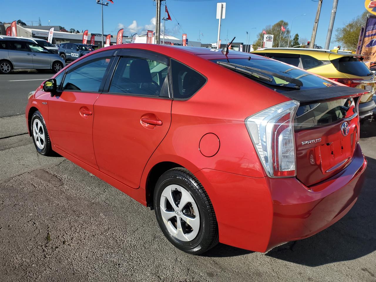 2013 Toyota Prius thumbnail