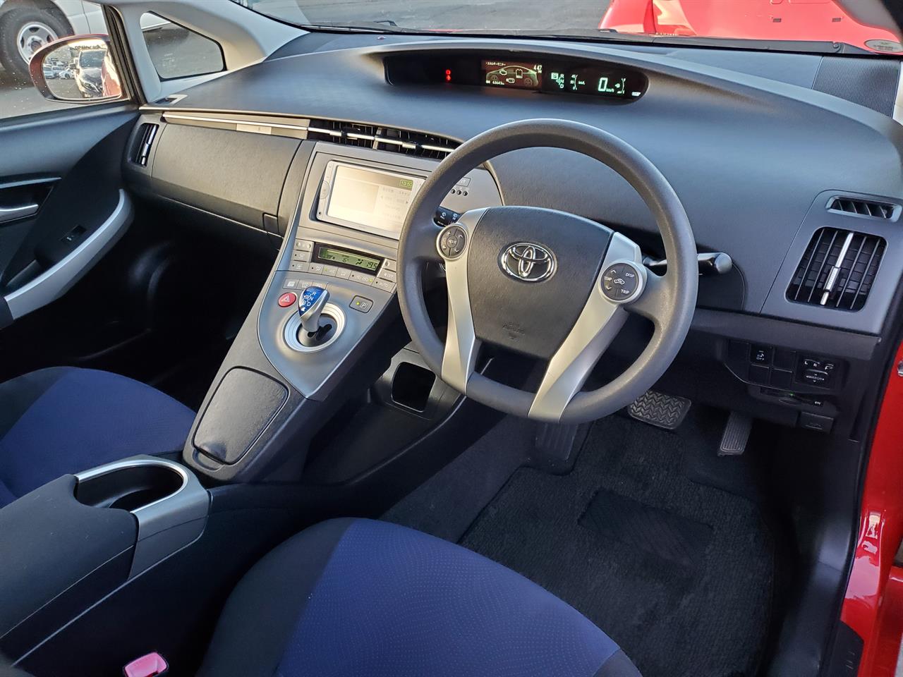 2013 Toyota Prius thumbnail