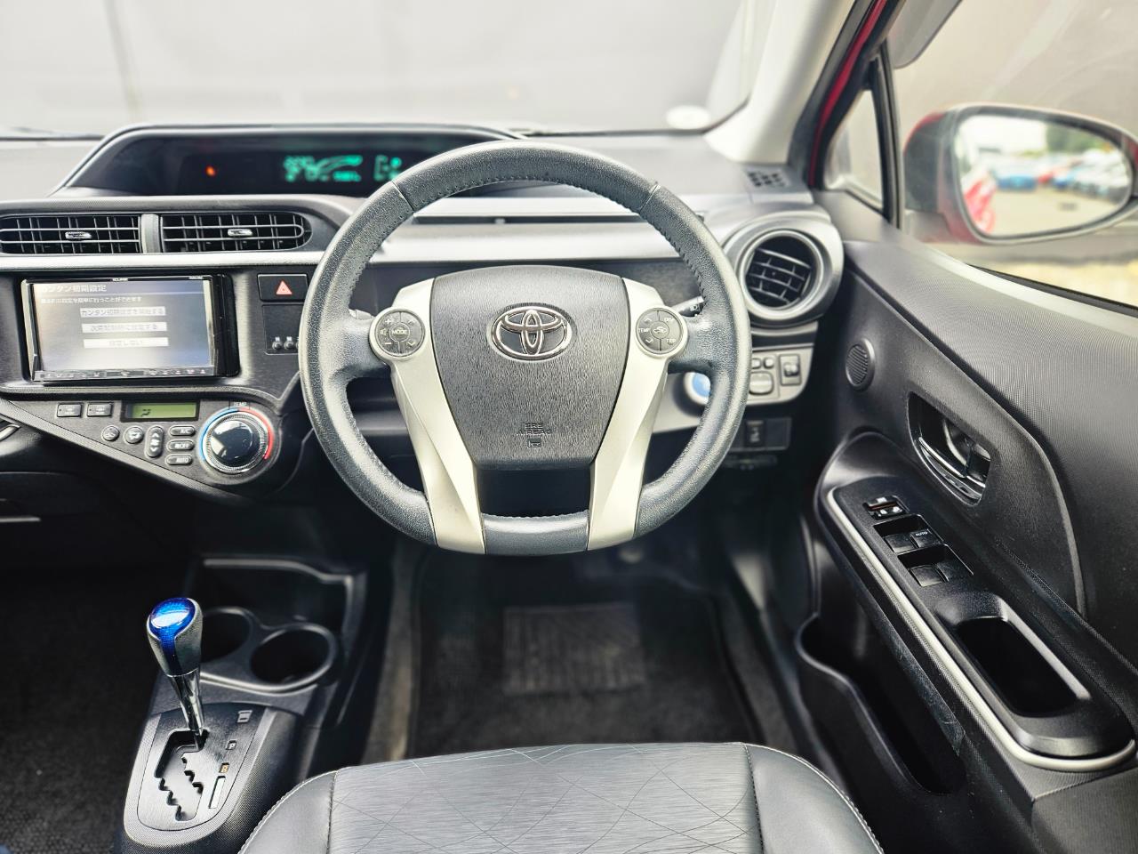 2013 Toyota Aqua thumbnail