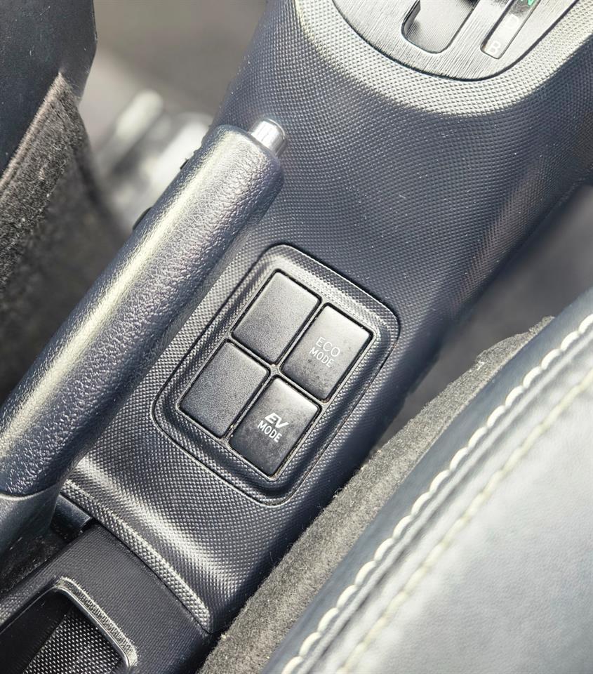 2013 Toyota Aqua thumbnail