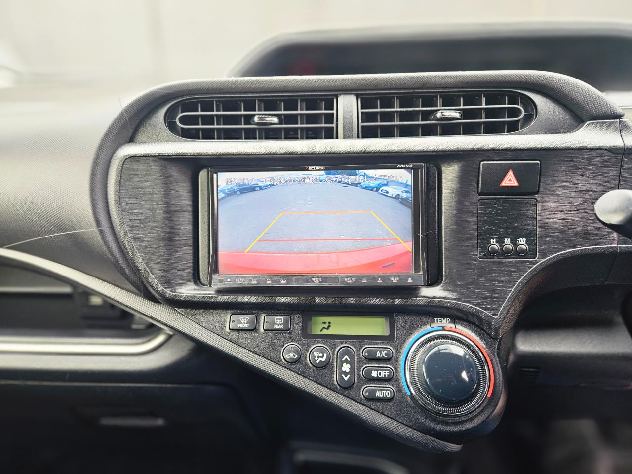 2013 Toyota Aqua thumbnail