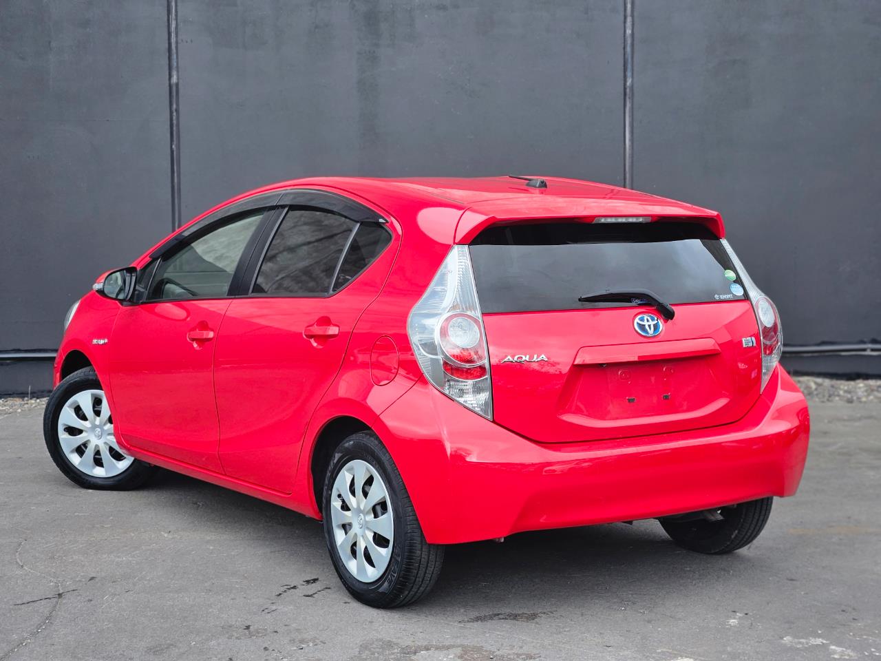 2013 Toyota Aqua thumbnail