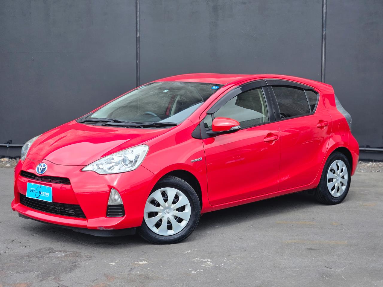 2013 Toyota Aqua thumbnail