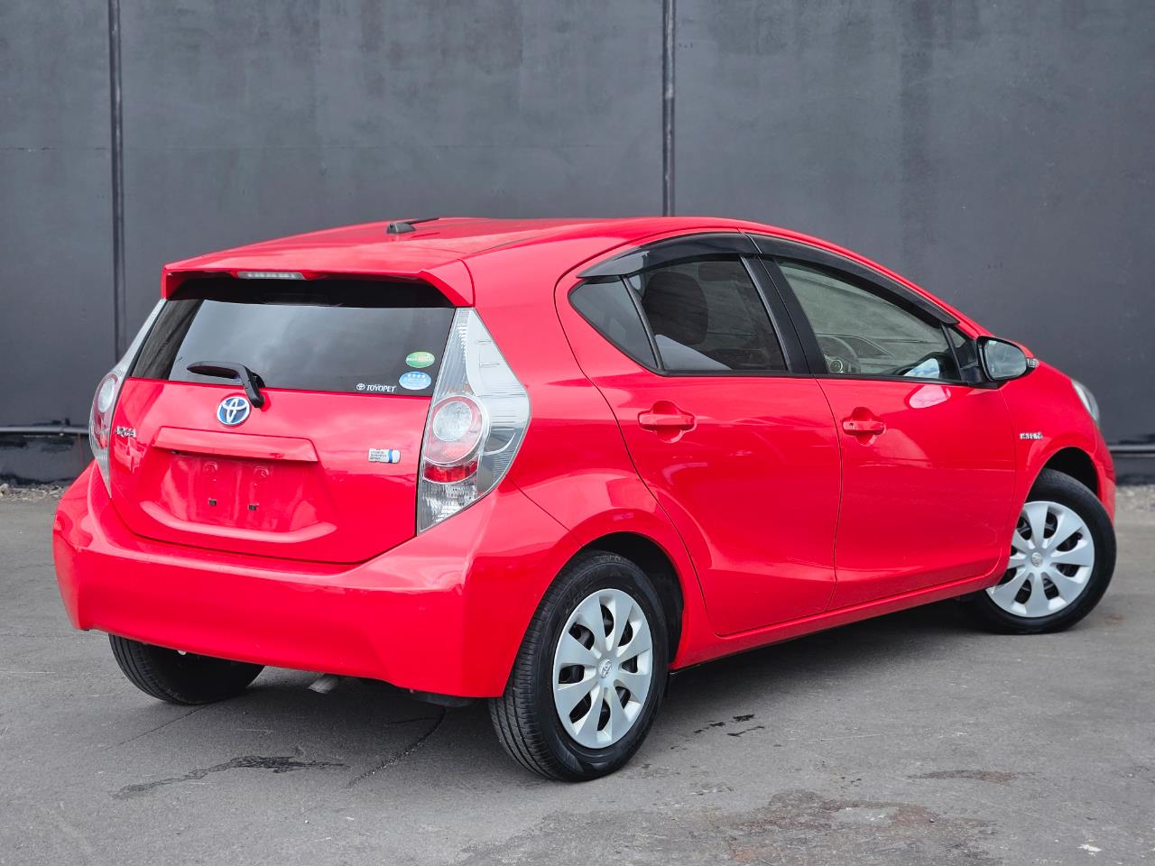 2013 Toyota Aqua thumbnail
