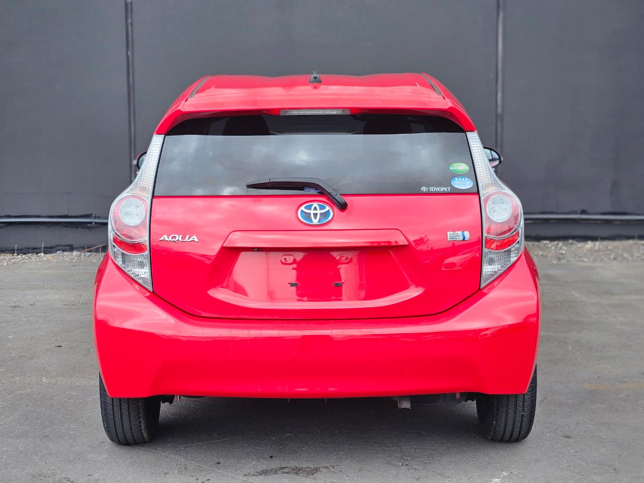 2013 Toyota Aqua thumbnail