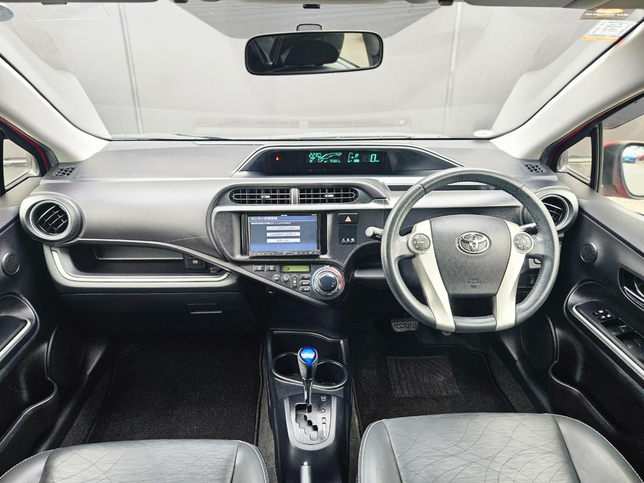 2013 Toyota Aqua thumbnail