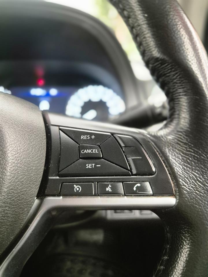 2021 Nissan Navara thumbnail