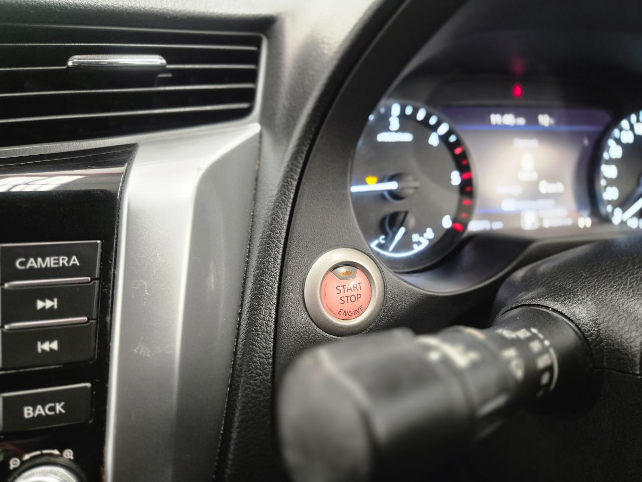 2021 Nissan Navara thumbnail